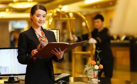 Làm sao để trở thành lễ tân nhà hàng xuất sắc