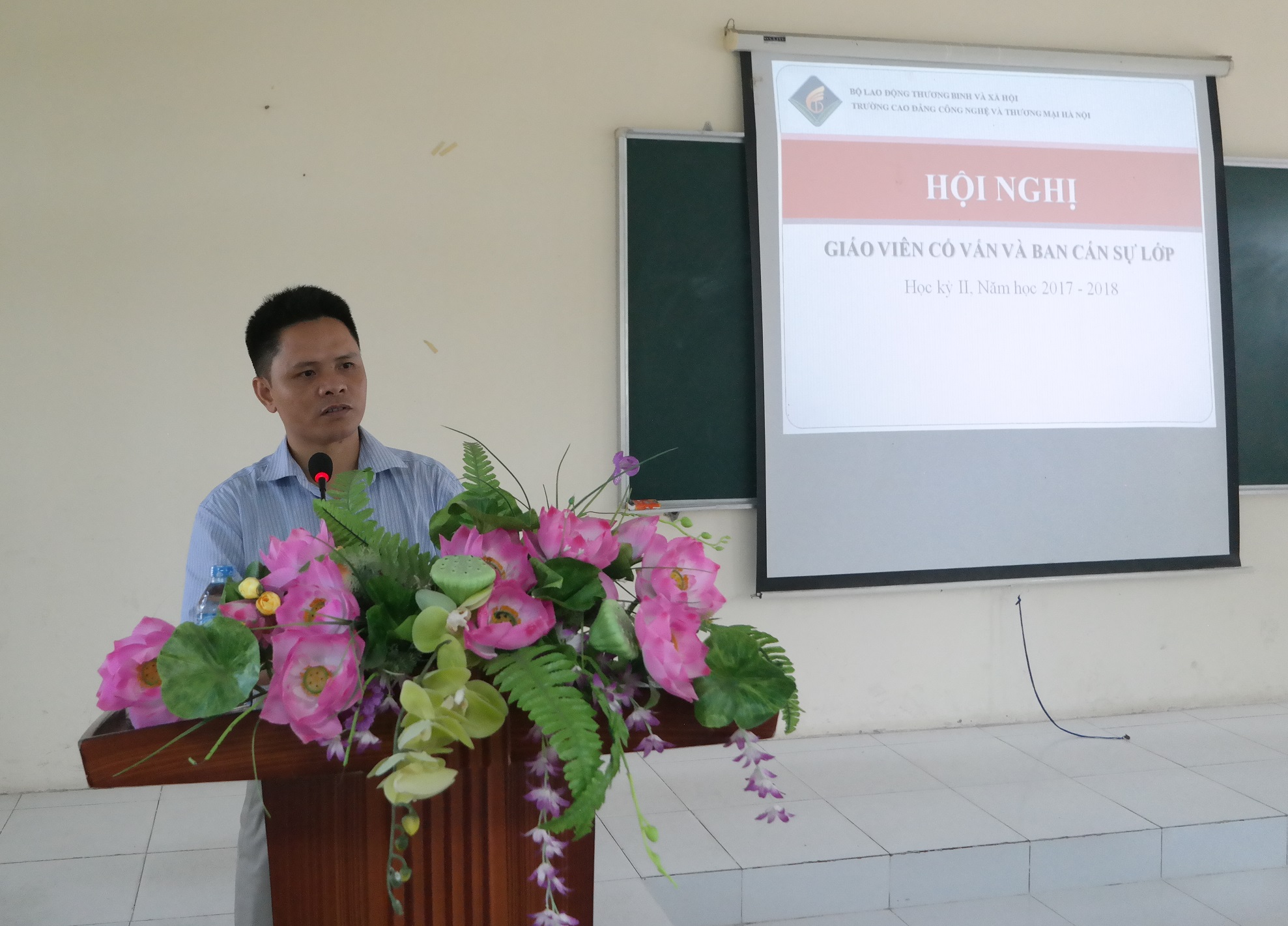 TS Nguyễn Xuân Sang - Hiệu trưởng phát biểu tại Hội nghị