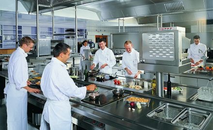 Nghề bếp nên làm việc ở nhà hàng hay khách sạn ?