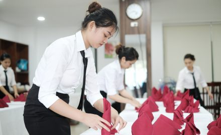 Viện Quản trị Du lịch và Khách sạn tổ chức thi tốt nghiệp cho sinh viên ngành Quản trị khách sạn và Kỹ thuật chế biến món ăn