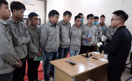 Lễ bảo vệ đồ án tốt nghiệp của sinh viên Khoa Điện – Điện tử – Điện lạnh theo tiêu chuẩn Daikin