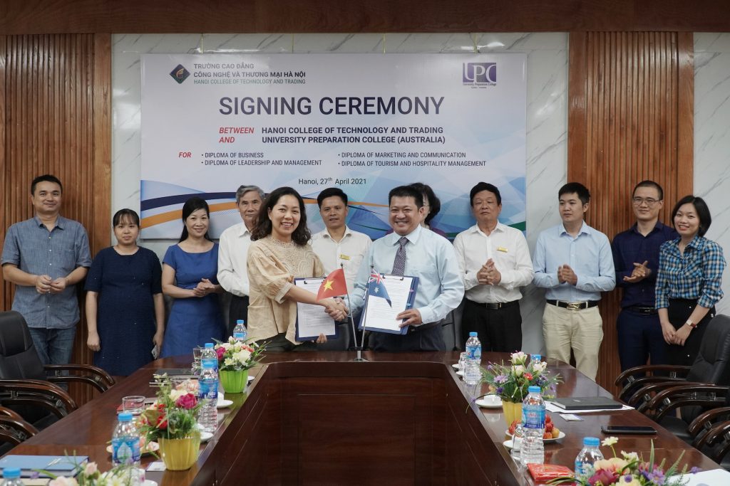 Cao đẳng Công nghệ và Thương mại Hà Nội
