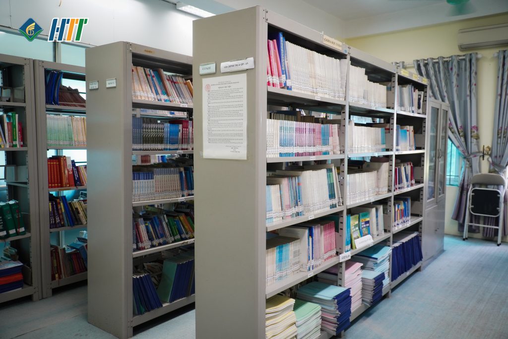 Thư viện HTT college với gần 20,000 đầu sách, tài liệu thuộc nhiều lĩnh vực.